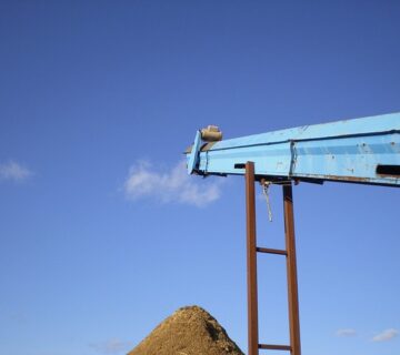 السيور الناقلة المائلة Inclined belt conveyors 